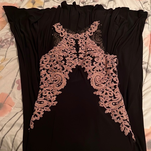 Gorgeous Laura evening gown for a special event. - Picture 4 of 5